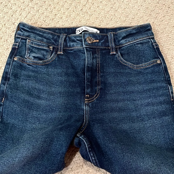 Zara Mid-Rise Mini Flare Ankle Grazer Jean with Raw Hem - Picture 3 of 9